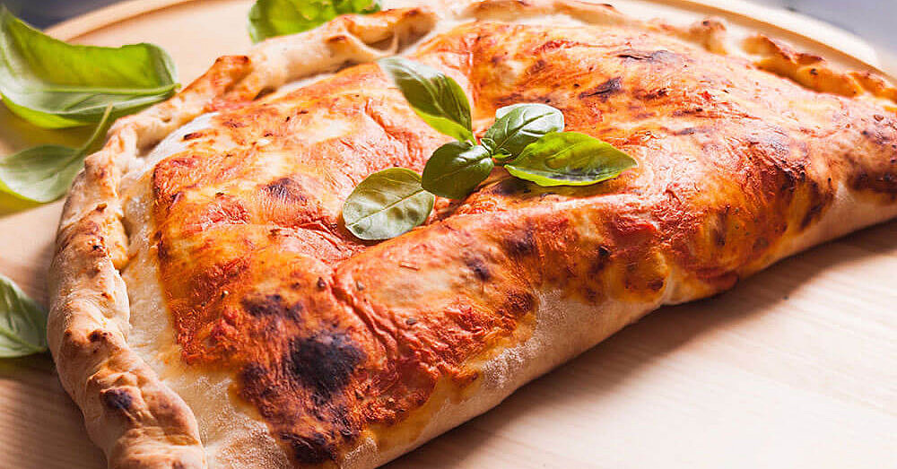 Pizza Calzone – wie in Italien – knusprig und schnell zubereitet Pizza Calzone – wie in Italien – knusprig und schnell zubereitet