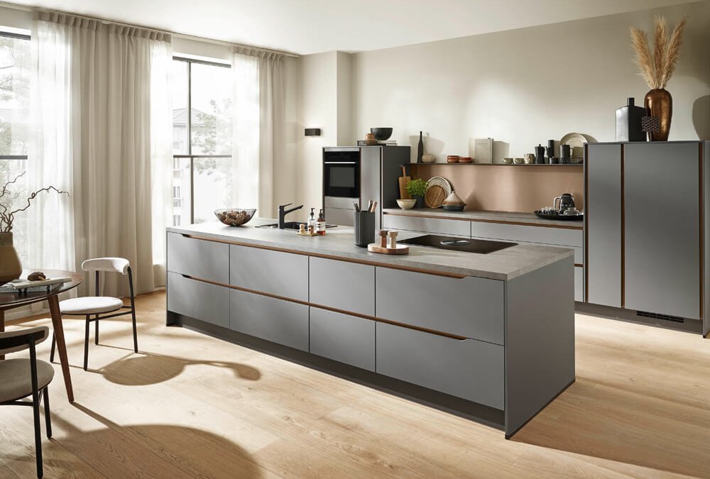 Senso 491 Premium Küche in Schiefergrau matt mit großer Kücheninsel, Kochfeld und Spüle