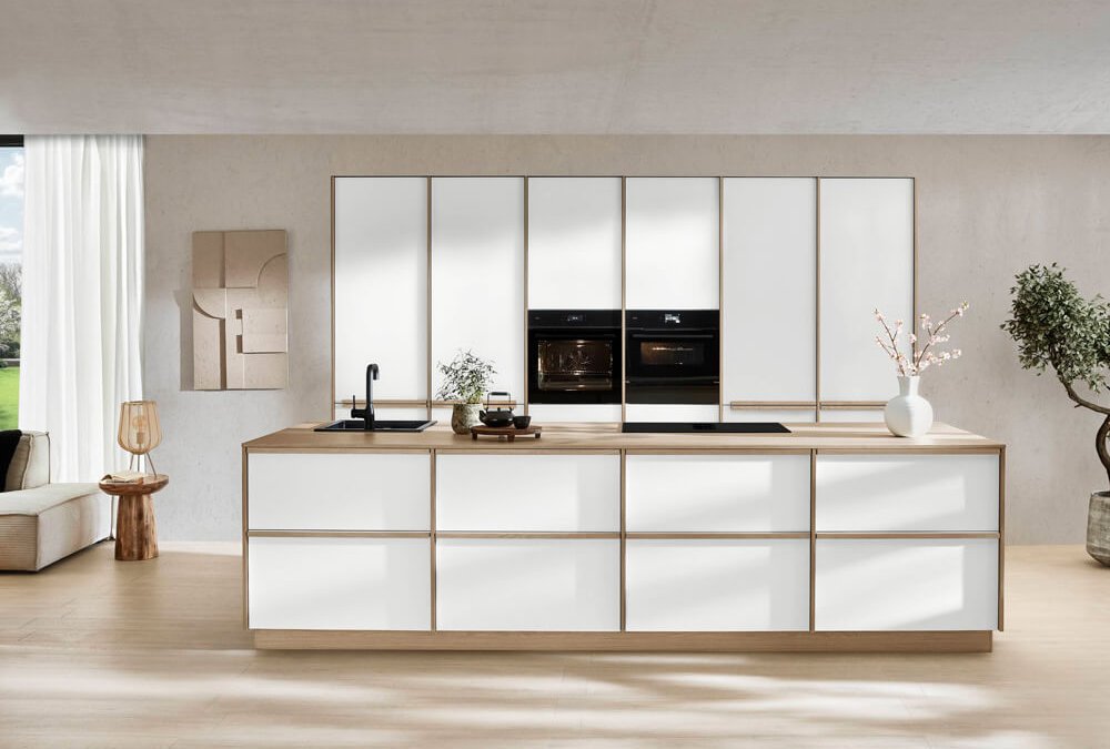 Japandi Küche mit Senso 488 in Matcha und Holzrahmen-Design