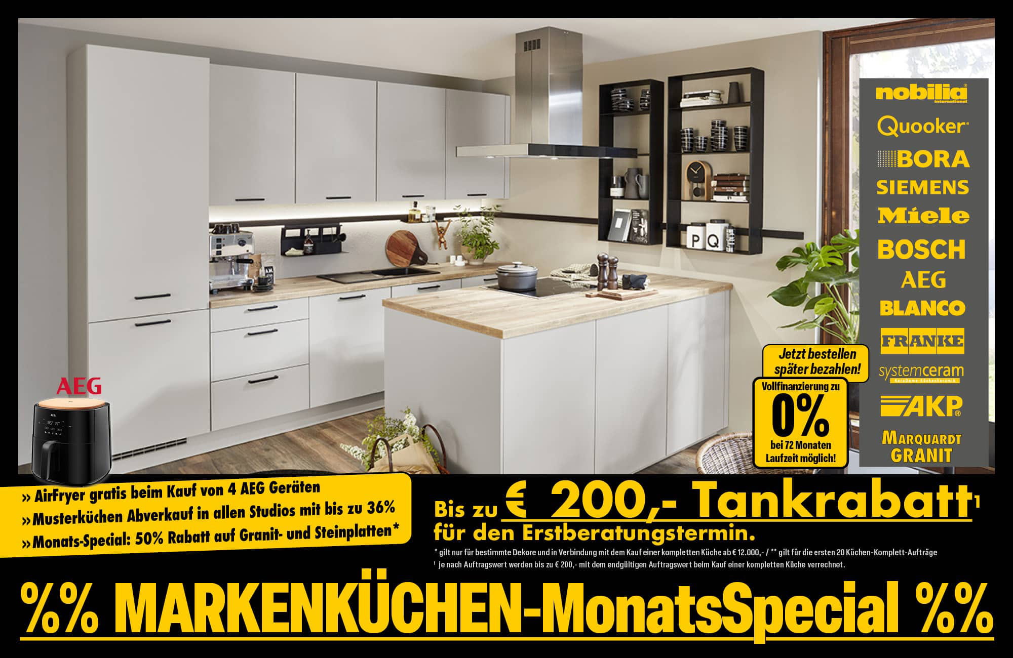 Moderne weiße Markenküche mit Kücheninsel und Aktionshinweis bis zu 200 Euro Tankrabatt bei KüchenMarkt