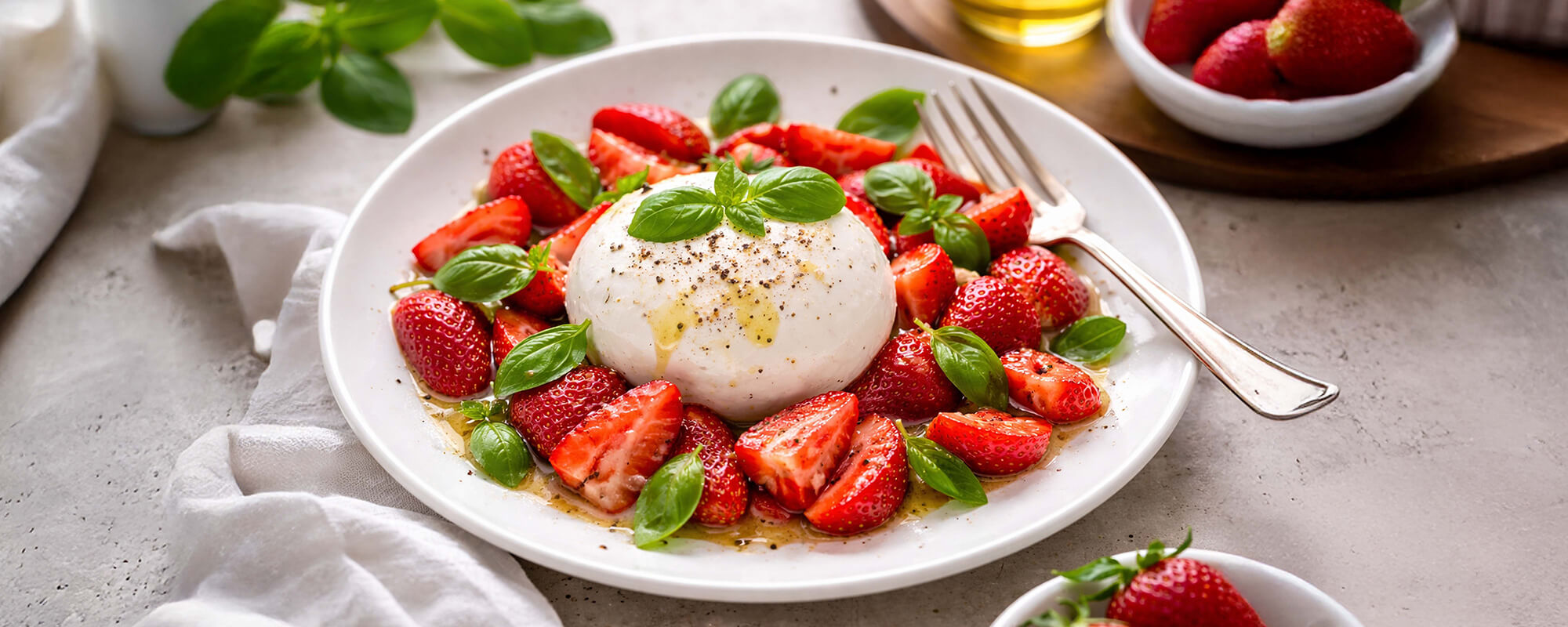 Burrata mit Erdbeeren als leichtes Frühlingsgericht