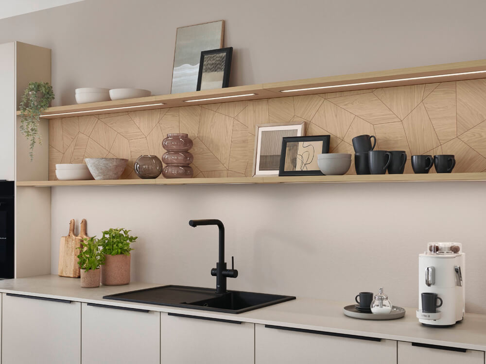 Kochbereich der modernen Küche Look 604 in Sand mit Arbeitsfläche und Kochfeld