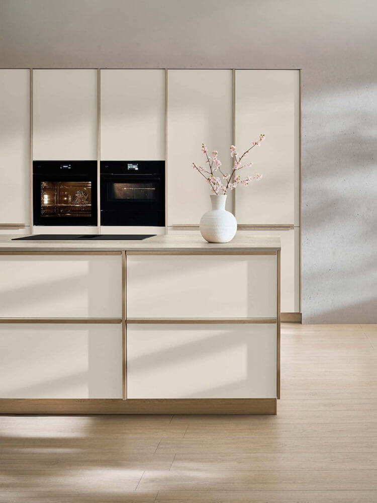 Farbvariante Senso 488 Weiß für die Japandi Küche der Designlinie Sakura